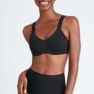Knix V-neck wide strap bra. 🖤